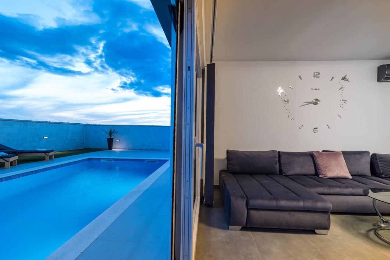 Luxury Villa Noemi Razanac Exterior photo